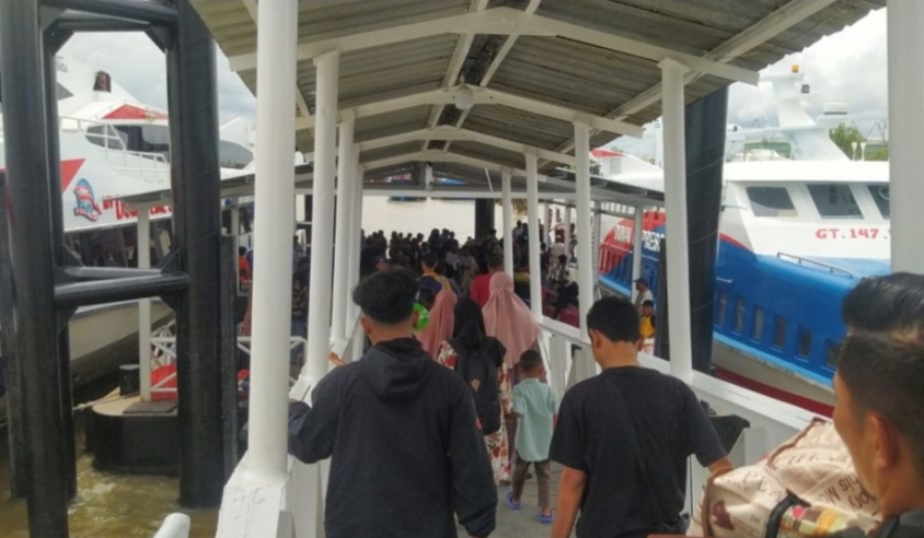 Penumpang di Pelabuhan Tanjung Harapan Selatpanjang Membludak, Banyak Tak Kebagian Tiket