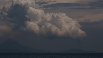Gunung Anak Krakatau Erupsi Ketiga Kali Hari Ini, Kolom Abu 700 Meter