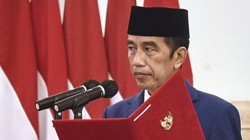 Pakar Hukum Tata Negara Kritik Keras Jokowi Dukung Prabowo Jadi Capres