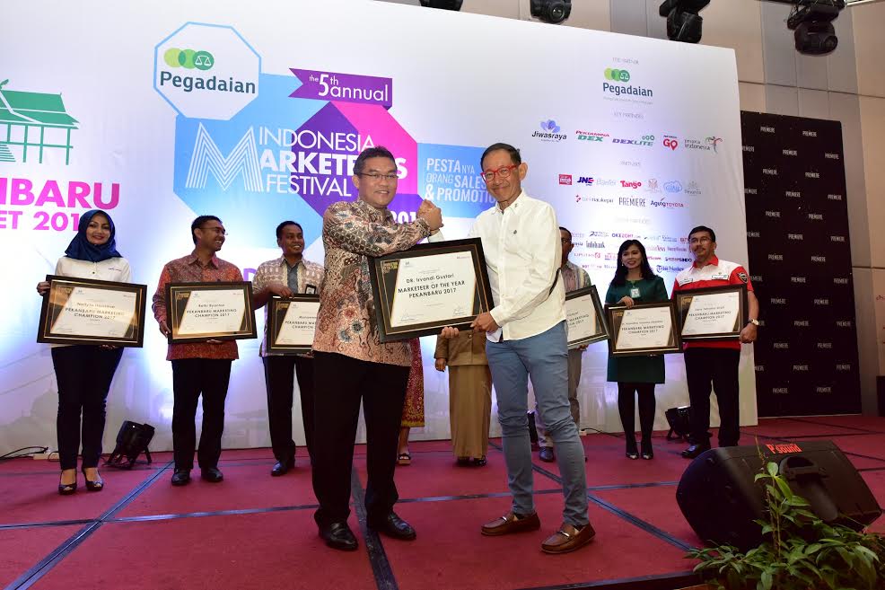 Dirut Bank Riau Kepri Raih 2 Award Sekaligus
