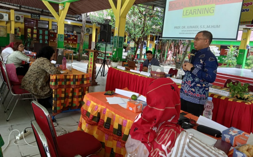 Di depan Guru SMAN 7 Pekanbaru, Prof Junaidi Sebut KSE Penting Bagi Warga Sekolah
