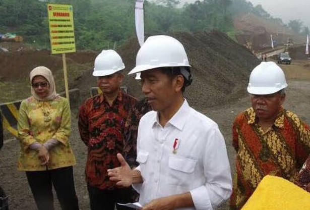 Jokowi Bakal Bangun Tol Pekanbaru-Padang
