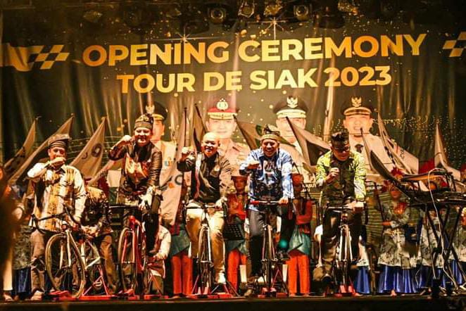 Kayuhan Sepeda Bupati Siak Bersama Wasekjen PB ISSI Sebagai Tanda Tour De Siak 2023 Dimulai