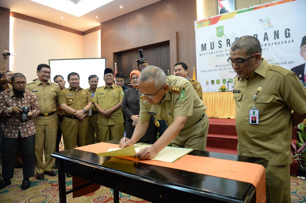 Gubri tandatangani MoU Pada Musrenbang Provinsi Riau Tahun 2017