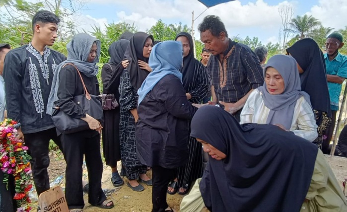 Bupati Bengkalis Hadiri Pemakaman Wartawati Susi Yanti, JMSI Riau Kehilangan Kader Terbaik