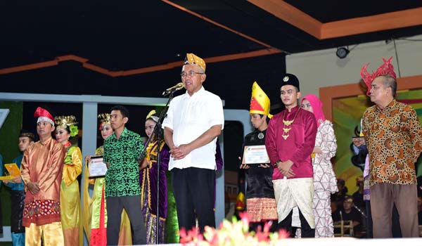Bupati Inhil Bersama Gubri Saksikan Gelar Seni Melayu Serumpun