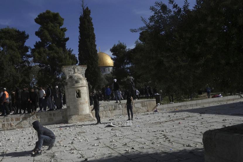 Israel Gunakan Drone untuk Jatuhkan Gas Air Mata ke Jamaah Masjid Al Aqsa