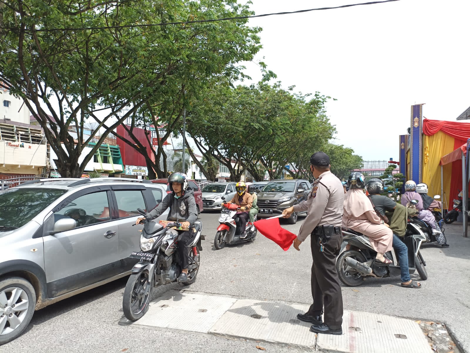 Siagakan Personil, Polsek Pekanbaru Kota Antisipasi Kemacetan Lalin