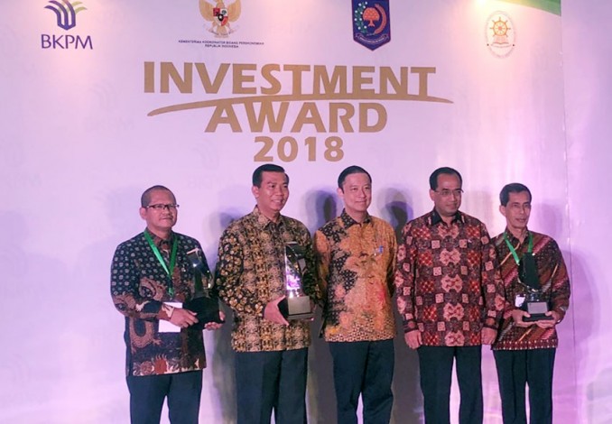 Walikota Pekanbaru Firdaus Terima Penghargaan Investment Award dari BKPM RI
