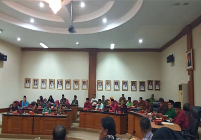 Gubernur Riau dan Menko Maritim Diskusi Penyelesaian Masalah Abrasi