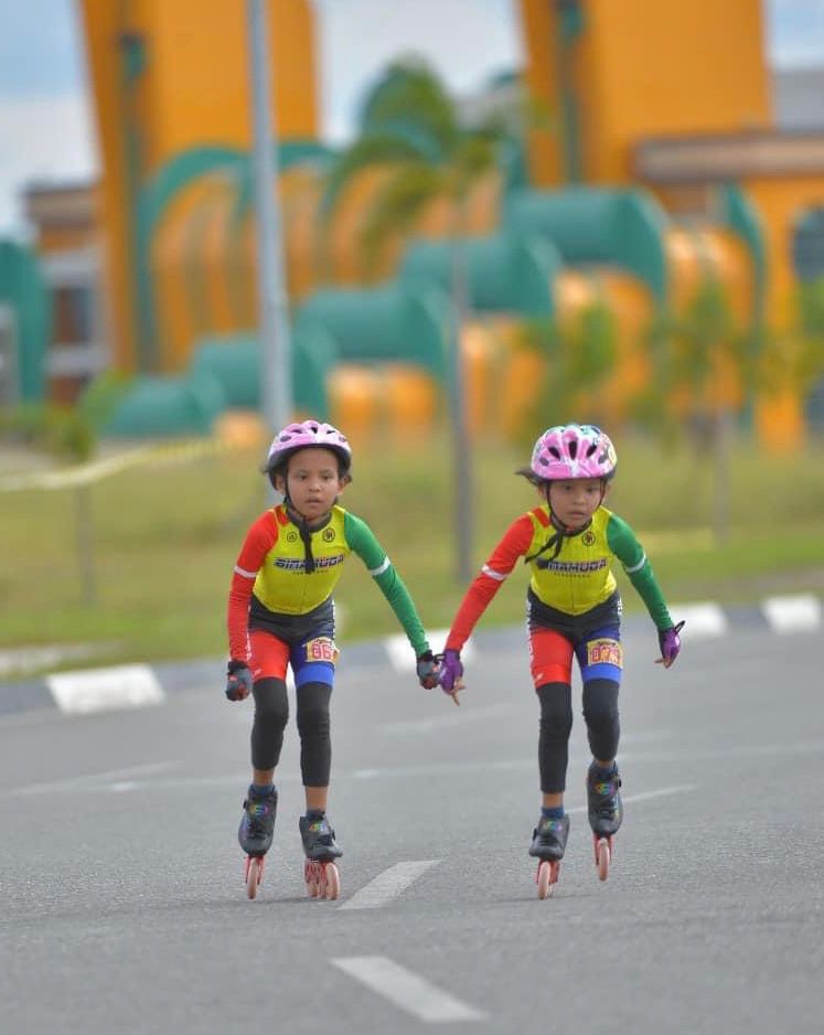 Mengenal si Kembar, Atlet Sepatu Roda Cilik Berprestasi Asal Rohul