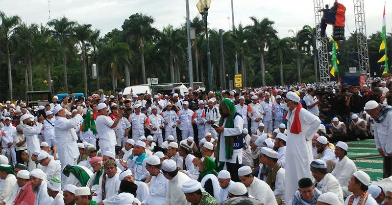 3 Ribu Umat Islam Putihkan Jalanan Kota Pekanbaru