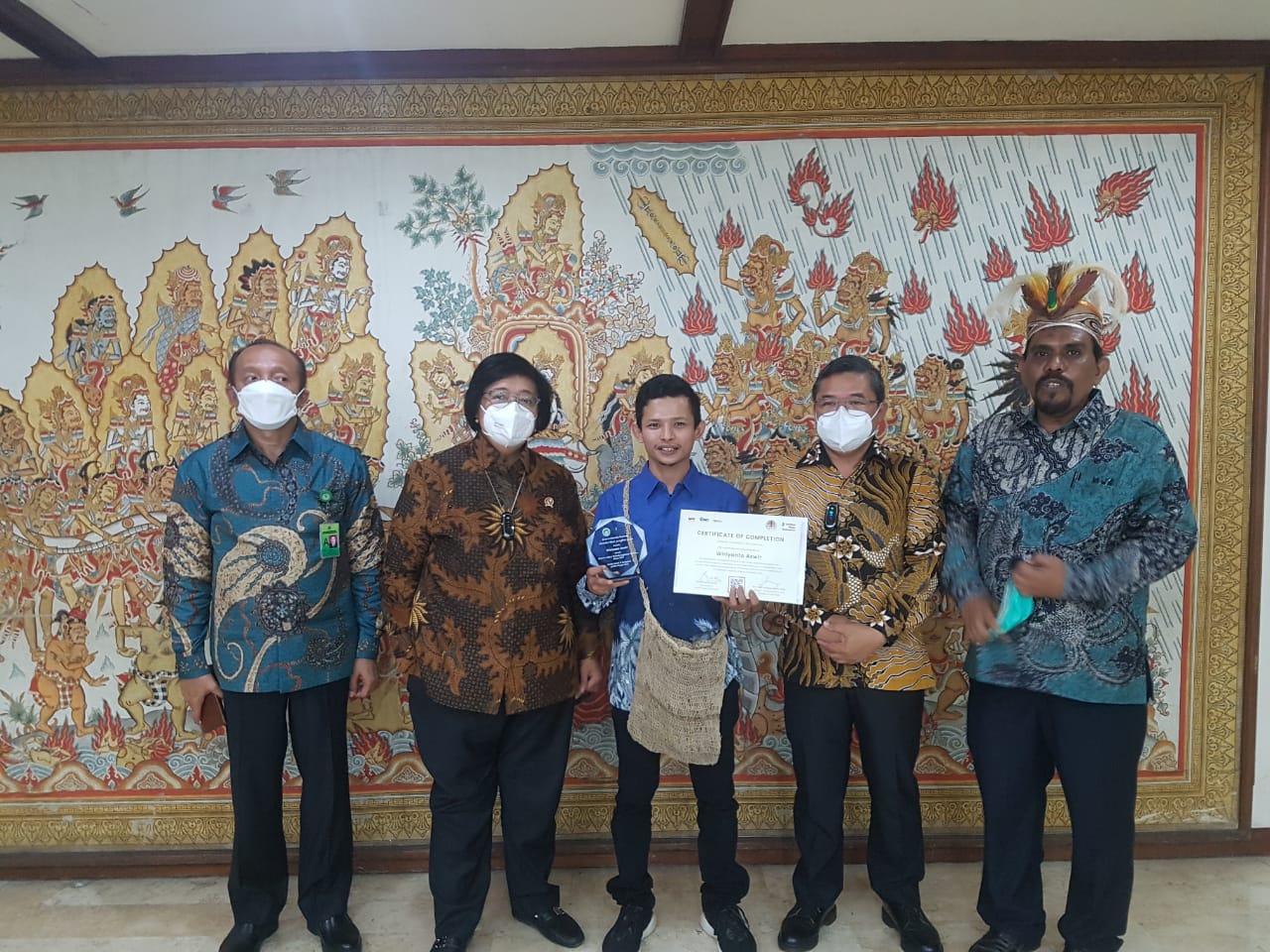 Jadi Lulusan Terbaik, Mahasiswa Unilak Raih Penghargaan dari Greeen Leadhership Indonesia
