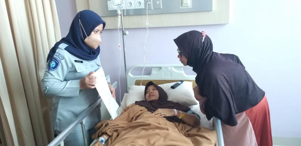 Anak SD Jadi Korban Kecelakaan Usai Terima Raport, Jasa Raharja Riau Serahkan Santunan