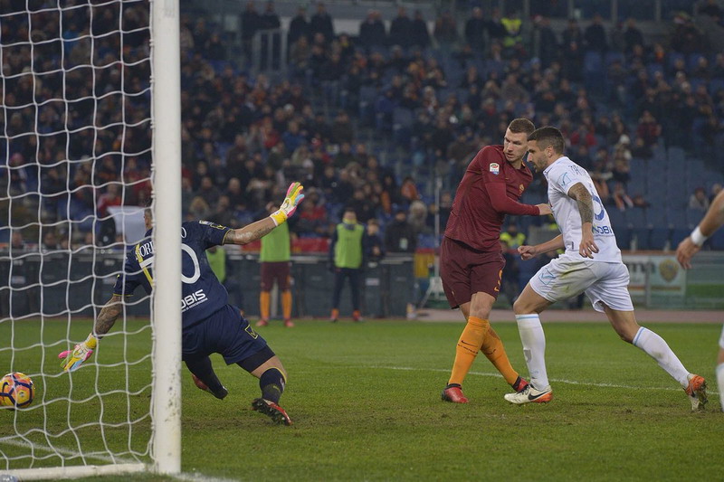 Sempat Ketinggalan, AS Roma Akhirnya Atasi Chievo 3-1