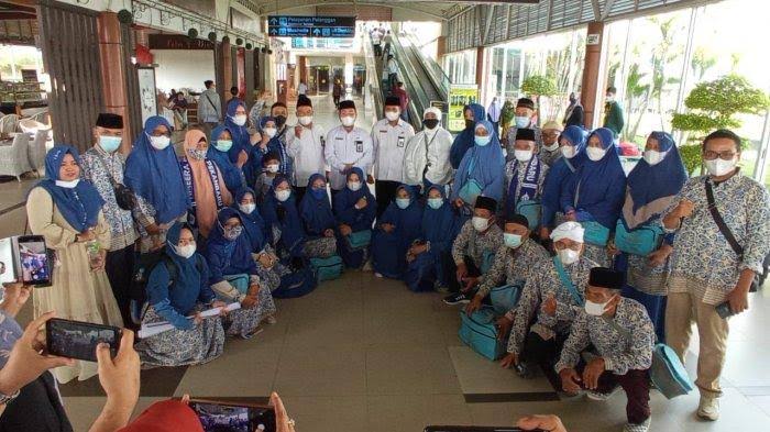 Hari Ini 25 Jemaah Umrah Riau Perdana Diberangkatkan ke Tanah Suci