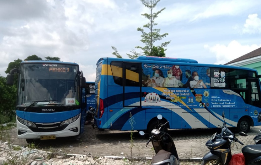 Belum Ada Pasokan Vaksin Lagi, 10 Bus Vaksinasi Keliling Terpaksa Parkir di RS Madani