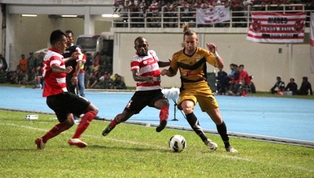 Madura United Ditahan Mitra Kukar 2-2