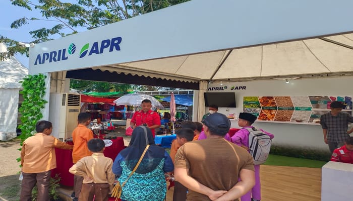 Masyarakat Antusias Melihat Program Pencegahan Karhutla oleh PT RAPP di Festival Bagholek Godang