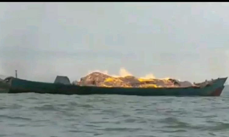 Kapal Tujuan Malaysia Terbakar di Perairan Meranti, Dua Orang dalam Pencarian