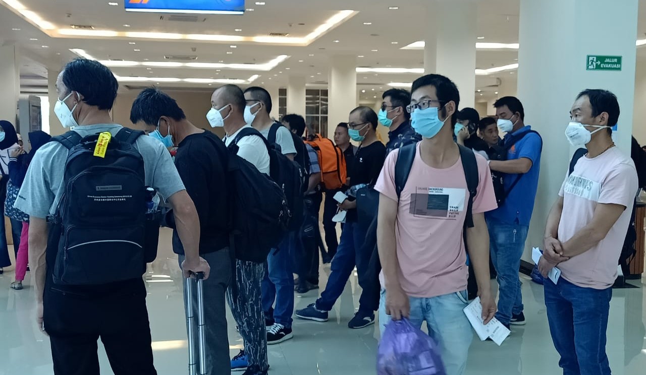 Rakyat Menjerit Aktivitas DIbatasi Oleh PPKM, Puluhan TKA China Kembali Masuk Indonesia