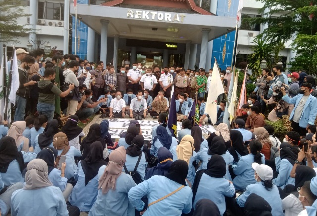 Mahasiswa FISIP Universitas Riau Gelar Aksi Protes Soal Dugaan Dosen Lakukan Pelecehan Seksual