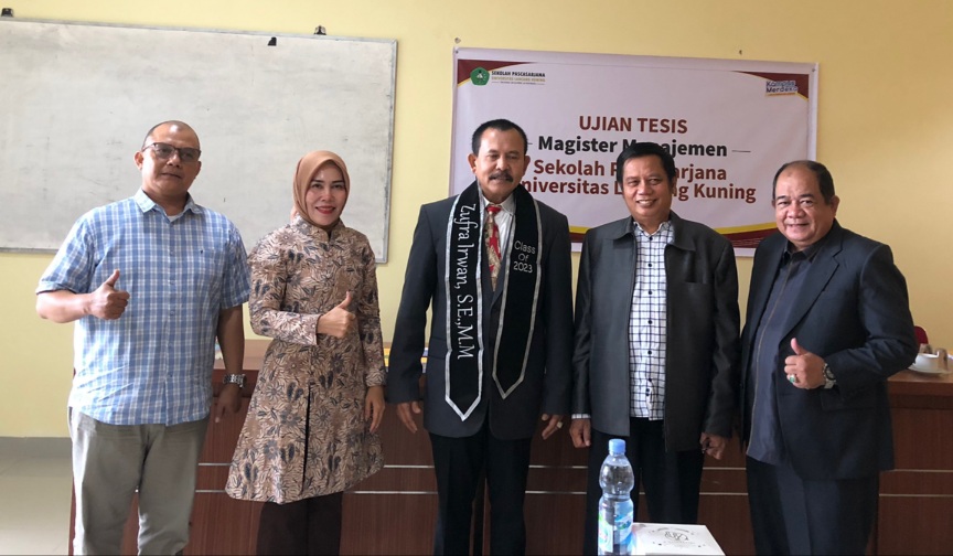 Ketua KI Riau Sandang GelarMagister dari Unilak
