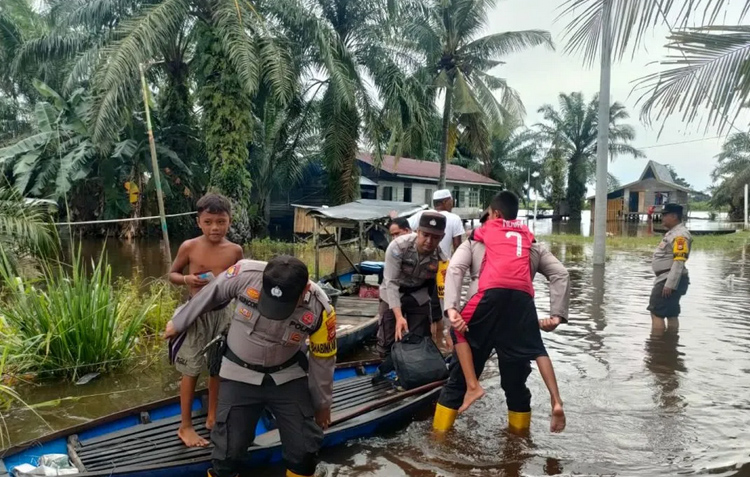 Dua Desa di Rohil Terendam Banjir, 167 KK Dievakuasi