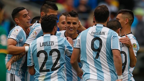 Hantam Bolivia 3-0, Argentina Juara Grup D