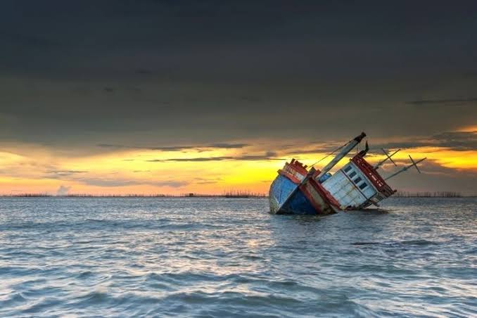 Perahu Terbalik karena Cuaca Buruk di Maluku, 15 Orang Dievakuasi