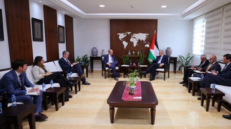PM Shtayyeh Desak AS Hentikan Tindakan Israel Lemahkan Otoritas Palestina