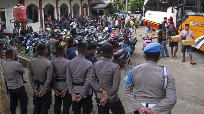 Warga Makin Cemas, 10 Truk Polisi Masuk Desa Wadas Paksa Penduduk Teken Persetujuan