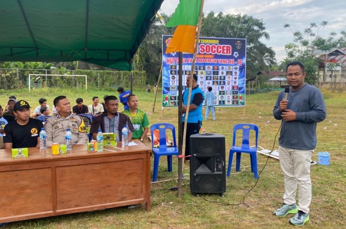 Mini Soccer Open Tournamen HUT Desa Tani Makmur, Sastrawan Dodi Irawan Tendang Bola Pertama