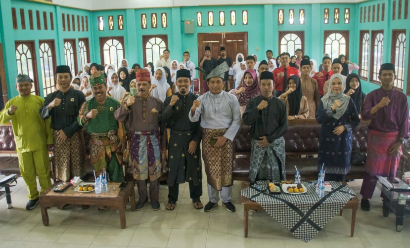 LAMR Perkenalkan Ragam Syair Melayu Kepada Siswa di Inhil
