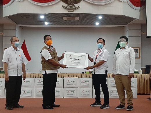 SKK Migas–EMP Serahkan Puluhan Ribu Masker ke Pemprov Riau
