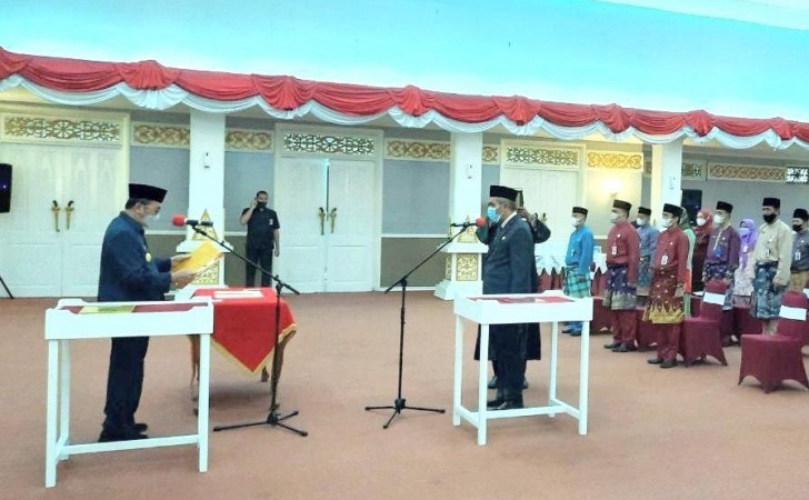 Gubernur Syamsuar Lantik Kepala Dinas Pendidikan Riau