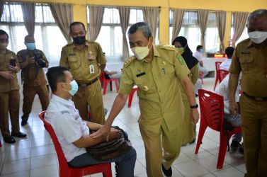 Vaksinasi Pelajar, Gubernur Riau Harap Disiplin Terapkan 3 M