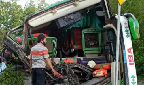 Bus Pariwisata Tabrak Tebing di Imogiri Bantul, 13 Orang Tewas