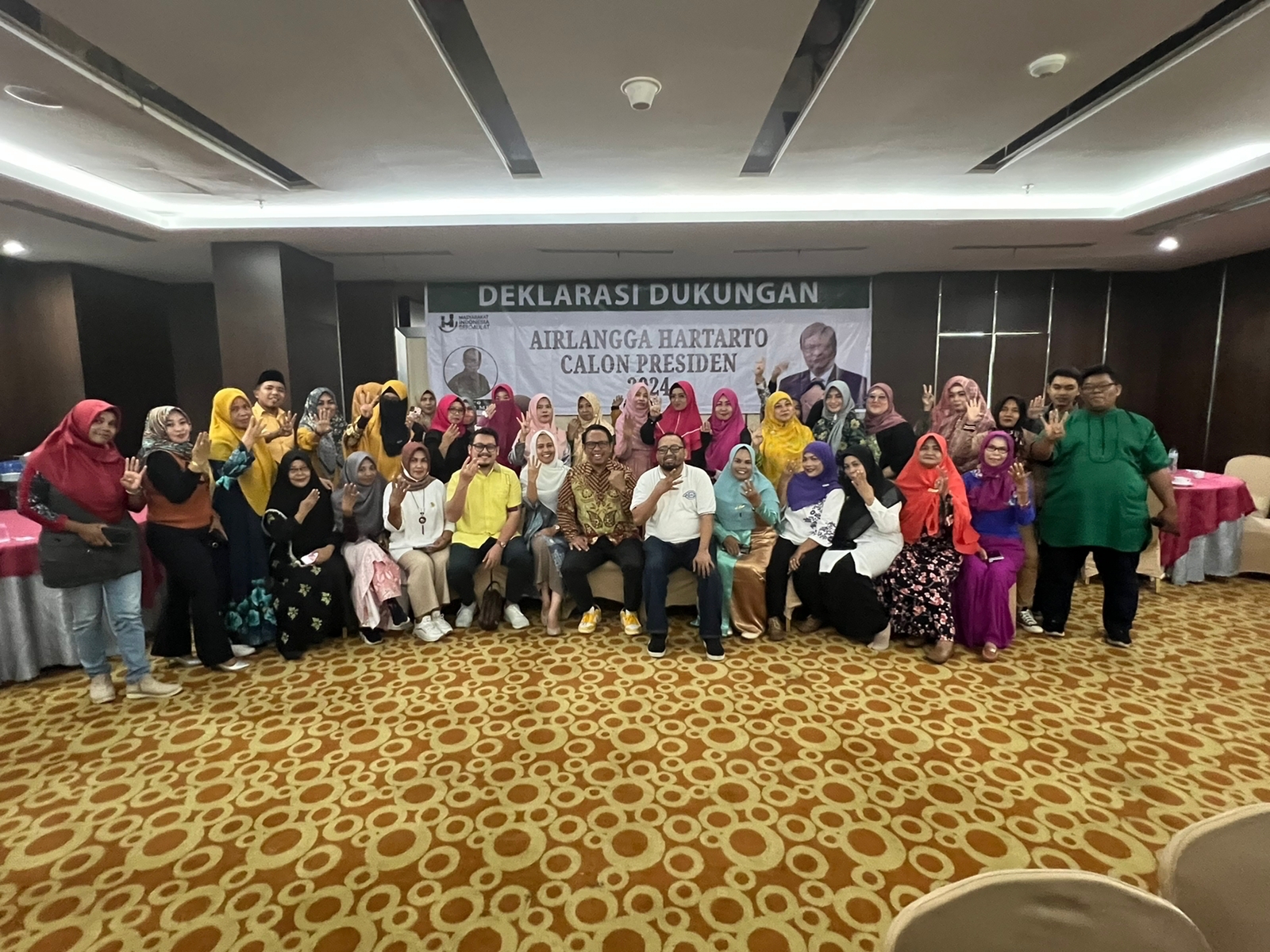 Kinerjanya Dirasakan Pelaku UMKM, Puluhan Emak-emak di Riau Dukung Airlangga Hartarto Jadi Presiden 