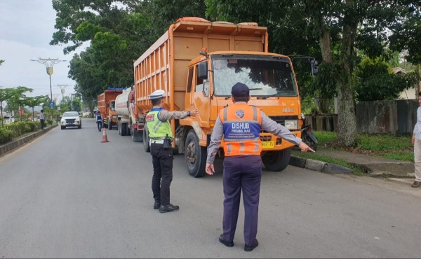 Dishub Riau Razia Truk ODOL di Kuansing, 155 Kendaraan Ditilang