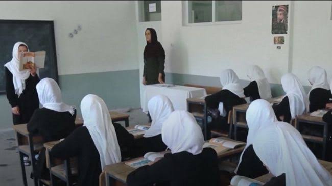 Anak Perempuan Diizinkan Taliban Kembali Bersekolah, Tapi....