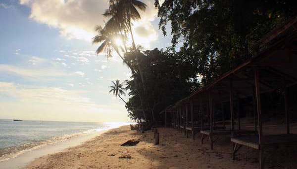 Nikmati Keindahan Pantai Bosnik di Pulau Biak