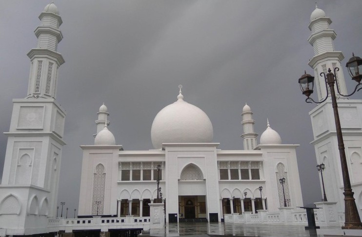 Pimpinan MPR Hadiri Peresmian Masjid Agung Oesman Al-Khair