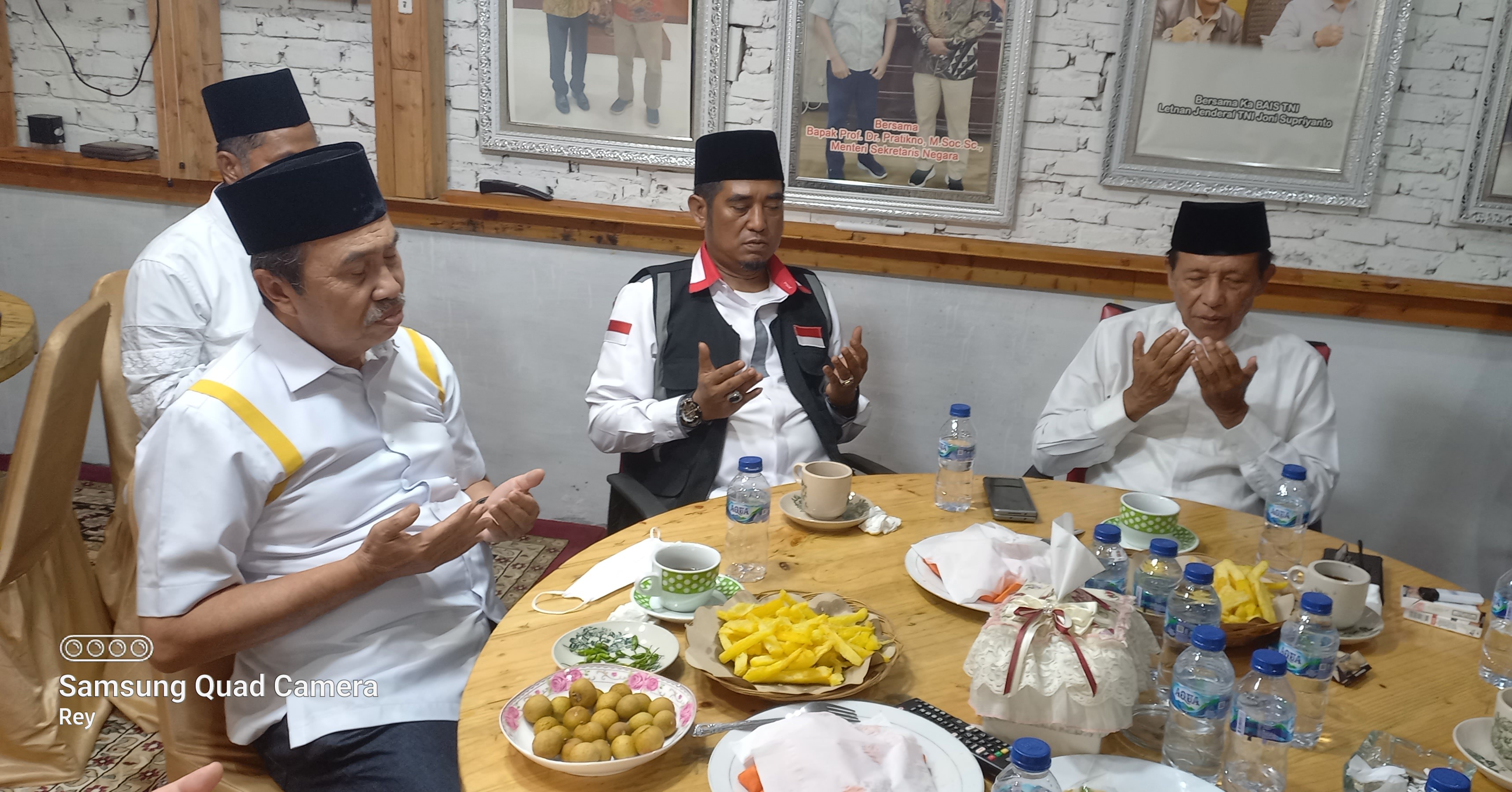 Gubri H.Syamsuar Doakan dan Ikut Menghantar Keberangkatan Ibadah Haji Ketua PWNU Riau T Rusli Ahmad