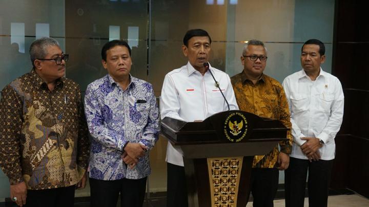 Menteri Koordinator Politik, Hukum, dan Keamanan Wiranto Persilakan KPK Umumkan Peserta Pilkada Ters