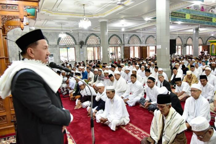Wabup Inhil Shalat Idul Fitri di Mesjid Agung Al-Huda
