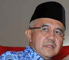 Gubernur Riau Dapat Bintang Legiun Veteran